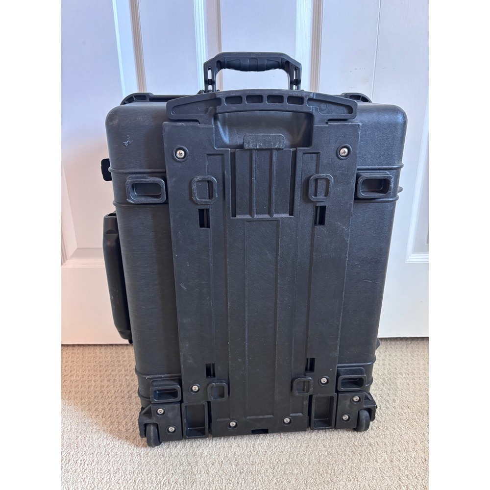 Pelican 1560 Case Black Wheeled Rolling Hard Protective Case Foam and Handle - Picture 6 of 11